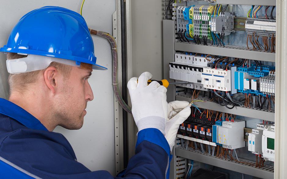 l'électricien Le Bourget